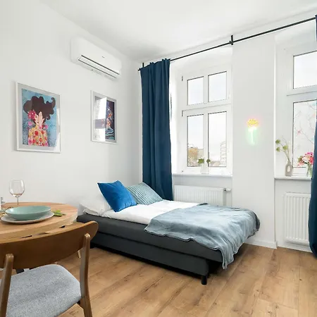 Klimatyzowane I Stylowe W Poznaniu Blisko Parku By Renters ポズナン